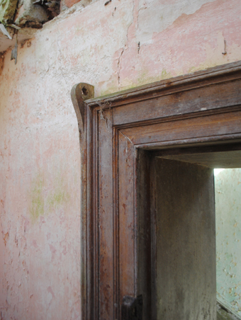 Ballysakeery Glebe House, Mullafarry, Mayo 07 - Draught Curtain Rod Support